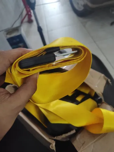 Cinto de segurança personalizado amarelo