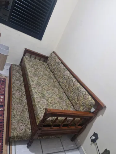 Sofa cama madeira maciça super conservada