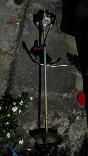Roçadeira a gasolina 