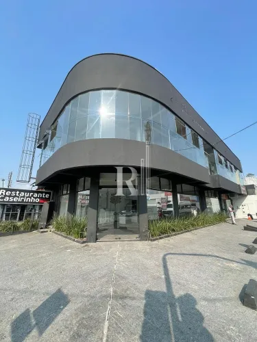 Sala para locação de esquina em excelente localização no centro da cidade de Tijucas, SC