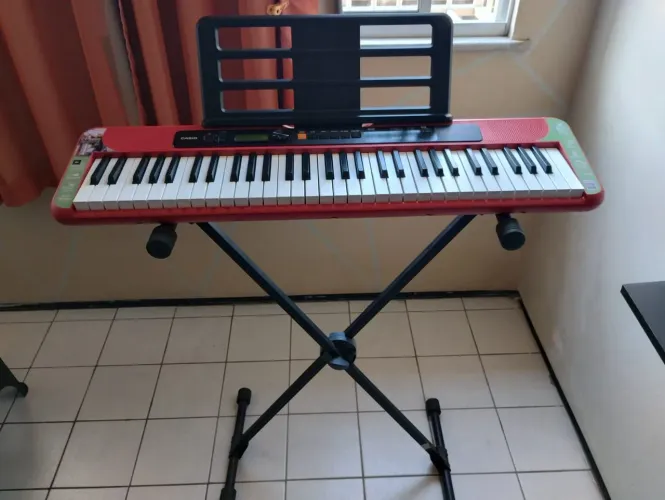 Teclado Casio - Semi-novo - Em ótimo estado.
