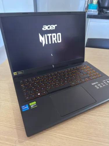 Acer Nitro V15 - RTX 4060 - i7 13ª 