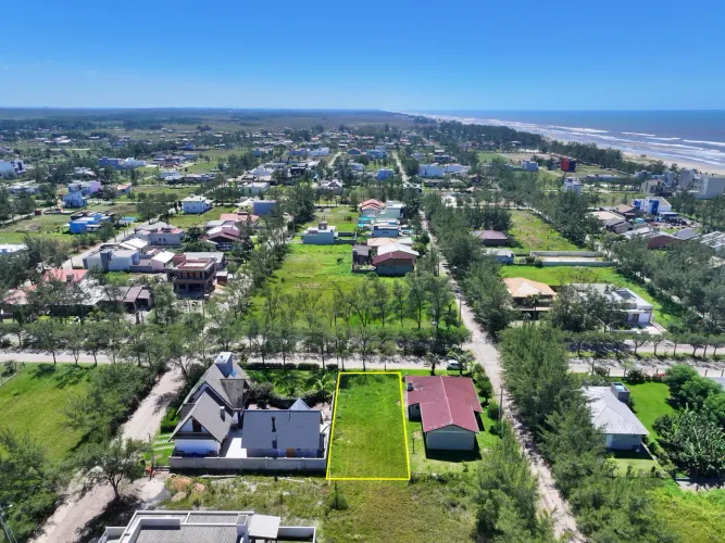 Viva no Paraíso! Terreno de 350m² no Lagoa Cortada O Loteamento mais charmoso da Gaivota