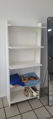 Estante branca pequena