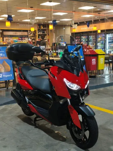 Yamaha Xmax 250 vermelha 2023 único dono 