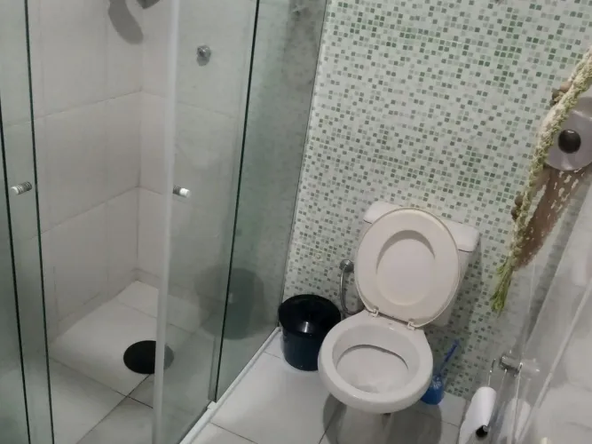 Casa dentro de condomínio fechado 