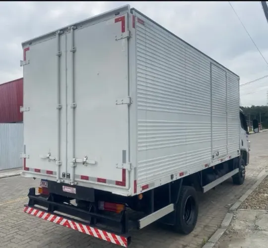 Vendo bau para 8 paletes 