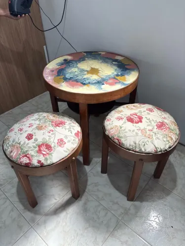 CONJUNTO ALEMÃO MESA E BANCOS EM PERFEITO ESTADO