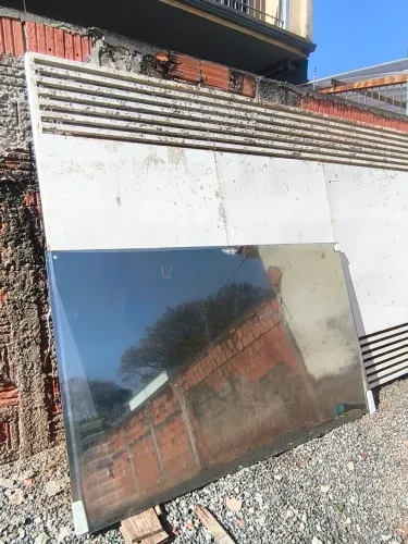 Porta bivoltante de vidro