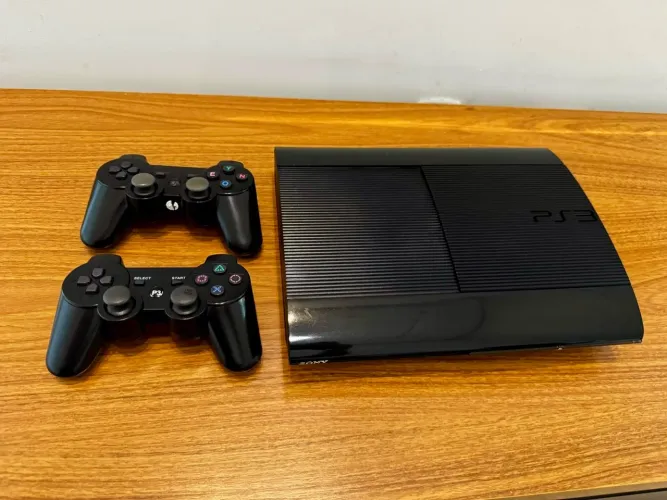 PlayStation 3 - Super Slim - DESBLOQUEADO