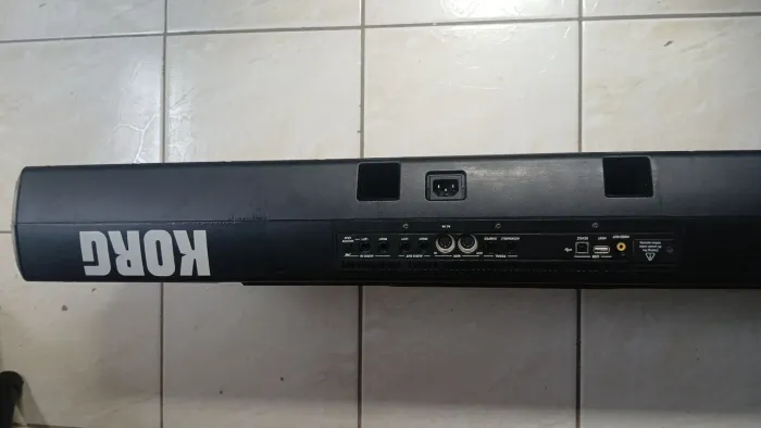 Korg pa700