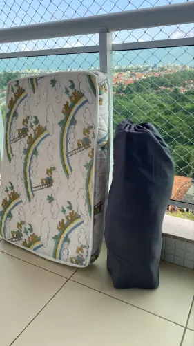 Berço portátil com colchão