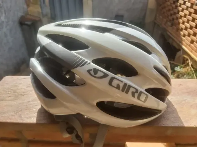 Capacete de Ciclismo Giro (MTB ou Speed)