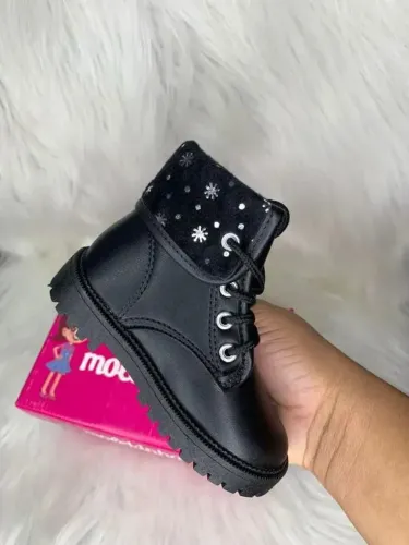Bota preta infantil