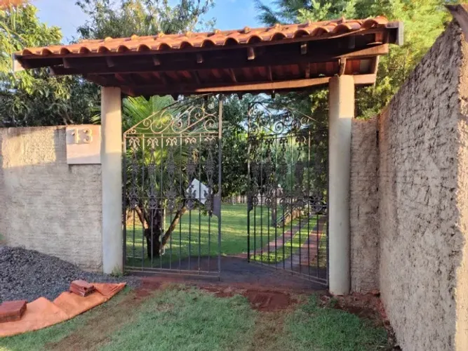 Rancho às margens do rio Paranapanema na Cidade de Palmital SP.