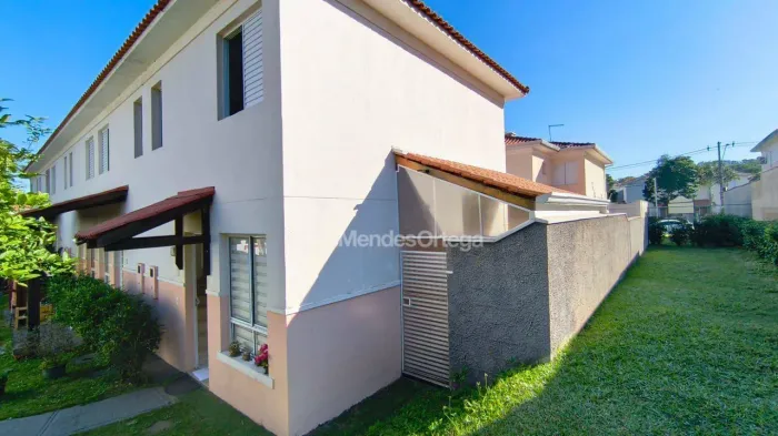 Casa com 2 dormitórios para alugar, 87 m² por R$ 3.799,00/mês - Condomínio Villa Flora - V