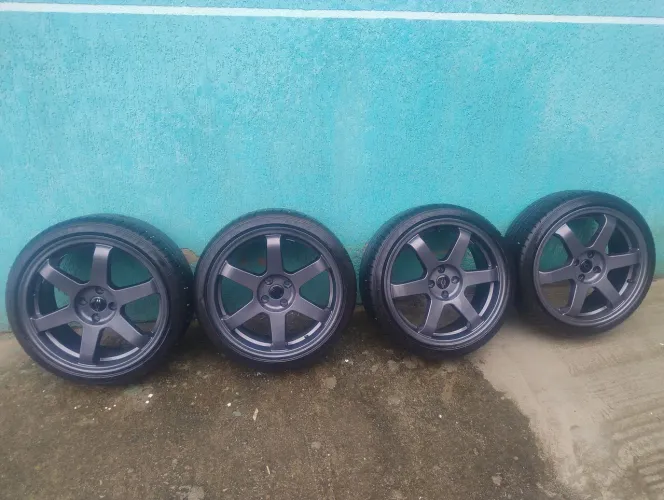 Roda aro 18 te37 praticamente novo