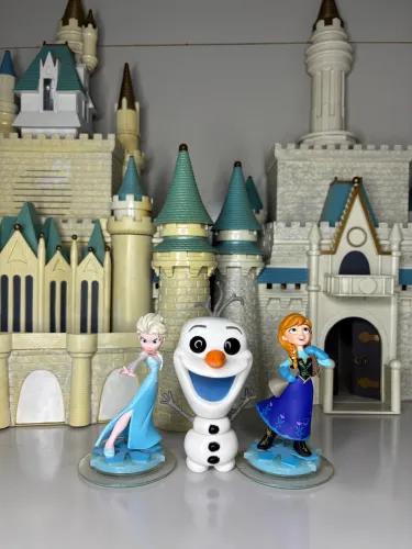 Elsa, Anna e Olaf - Disney Infinity e Funko Pop