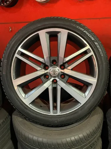 Roda aro 22 6x139 Hilux SRX com pneu 285/40