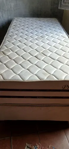 Vendes uma cama box solteiro base,marca prime que nunca foi usada.