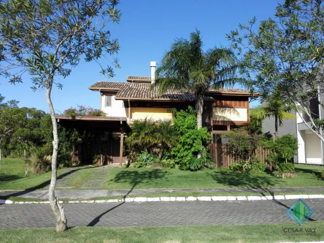 Casa 3 quartos com suíte em Condomínio Fechado em Florianópolis