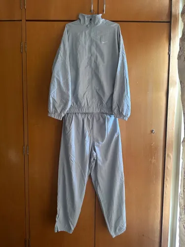 Conjunto Nike - Corta Vento com Tecido Duplo