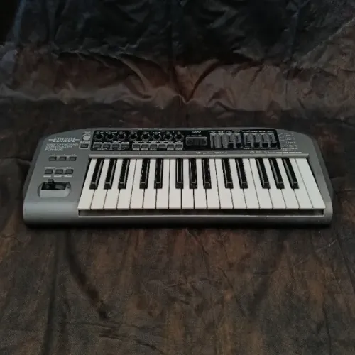 Teclado Controlador MIDI Roland Edirol PCR-M30