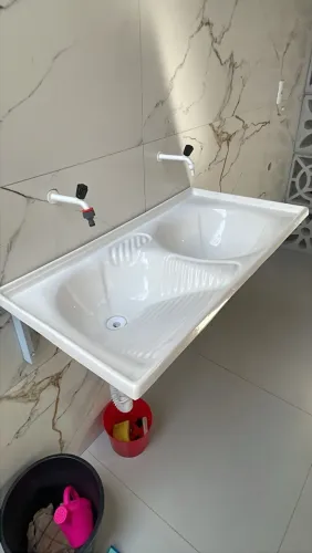 Tanque com suporte