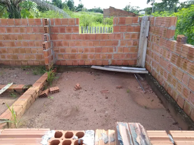 VENDO TERRENO COM CASA EM PRÉ-CONSTRUÇÃO