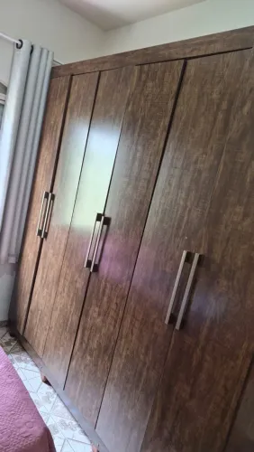 Guarda-Roupa Grande 6 Portas com Gavetas - Espaçoso e Bem Dividido