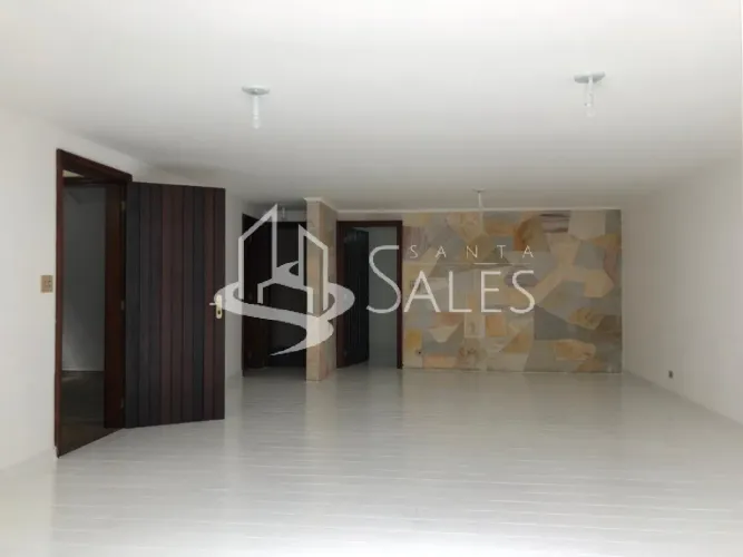 Imperdível Casa Comercial à Venda na Vila Olímpia, São Paulo-SP: 3 Quartos, 1 Suíte, 4 Sal