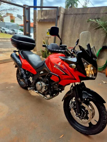 Motocicleta v-strom 650