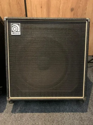 Amplificador de Baixo Ampeg BA-115