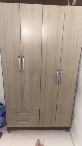 Guarda Roupa De Solteiro 4 Portas e 2 Gavetas