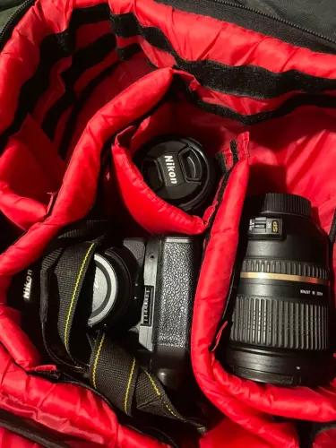 Nikon d5600 + tamron 24-70mm f/2.8 +50mm f/1.8 kit completo