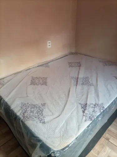 Cama casal semi-nova