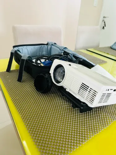 Projetor Vankyo Leisure 3  - Cinema em Casa (Full HD) - Na Caixa NOVO