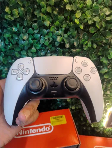 Controle PS5 com analógicos hall effect.