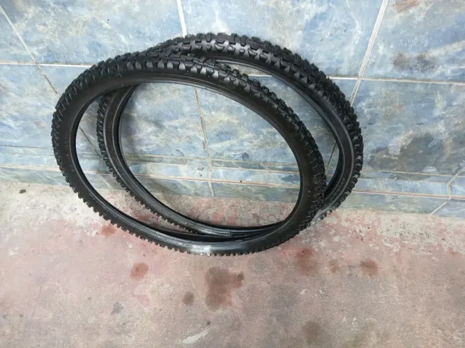 Par de pneus aro 26 seminovo muito bem conservado