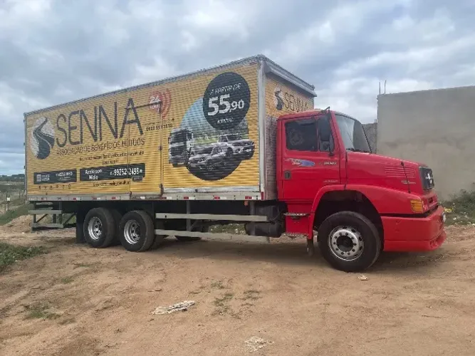 VENDE-SE BAÚ LASTRO DE FERRO 