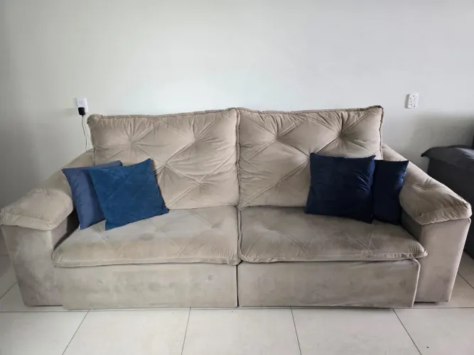 Vendo sofá bege grande 