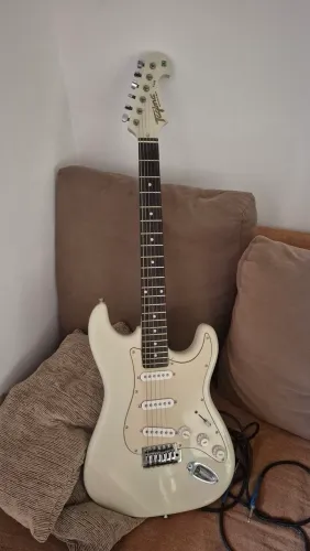 Guitarra tagima t635 + amp meteoro 30g