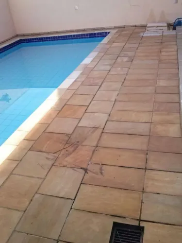 Limpeza de piso e pedras 