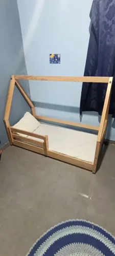 Cama montessoriana infantil. Sem o colchão 