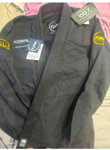 Kimono Jiu-jitsu Koral, Tamanho 43,.novo nunca usado.