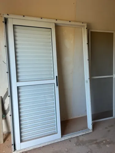 Porta Balcão Sasazaki 3 folhas esquerda