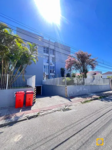 Cobertura à venda com 1 dormitório em Coqueiros - Florianópolis.