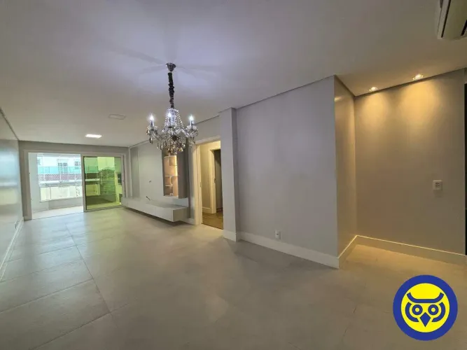 Apartamento com 03 dormitórios na Agronômica