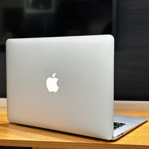MacBook Air / Core i5 / 8GB / SSD M2