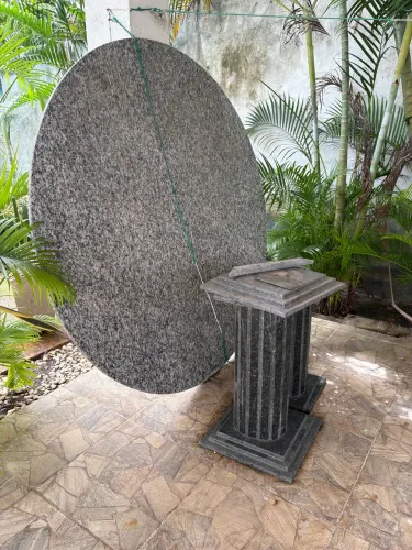 Mesa de mármore redonda